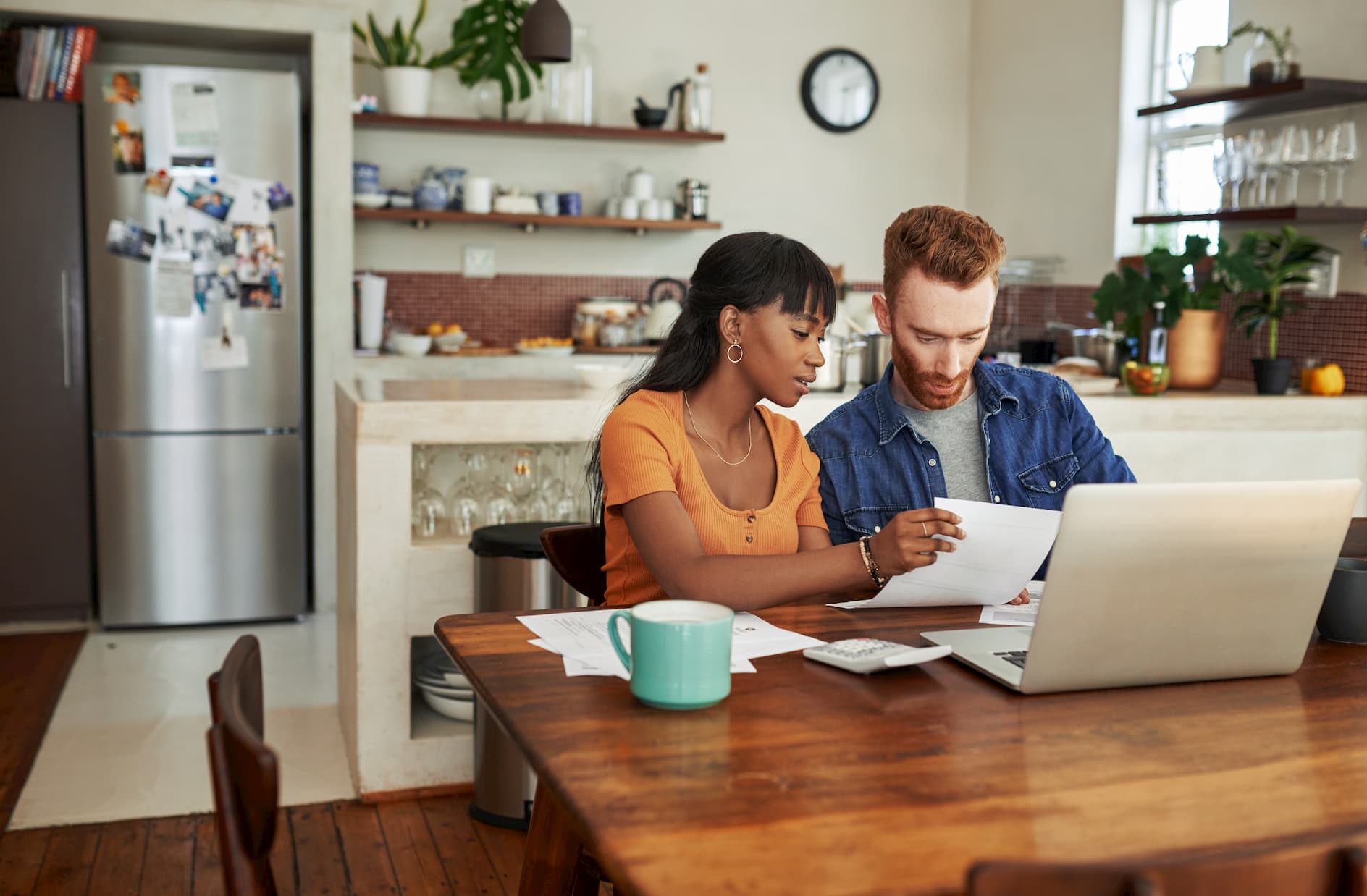 A couple buying no-contract internet