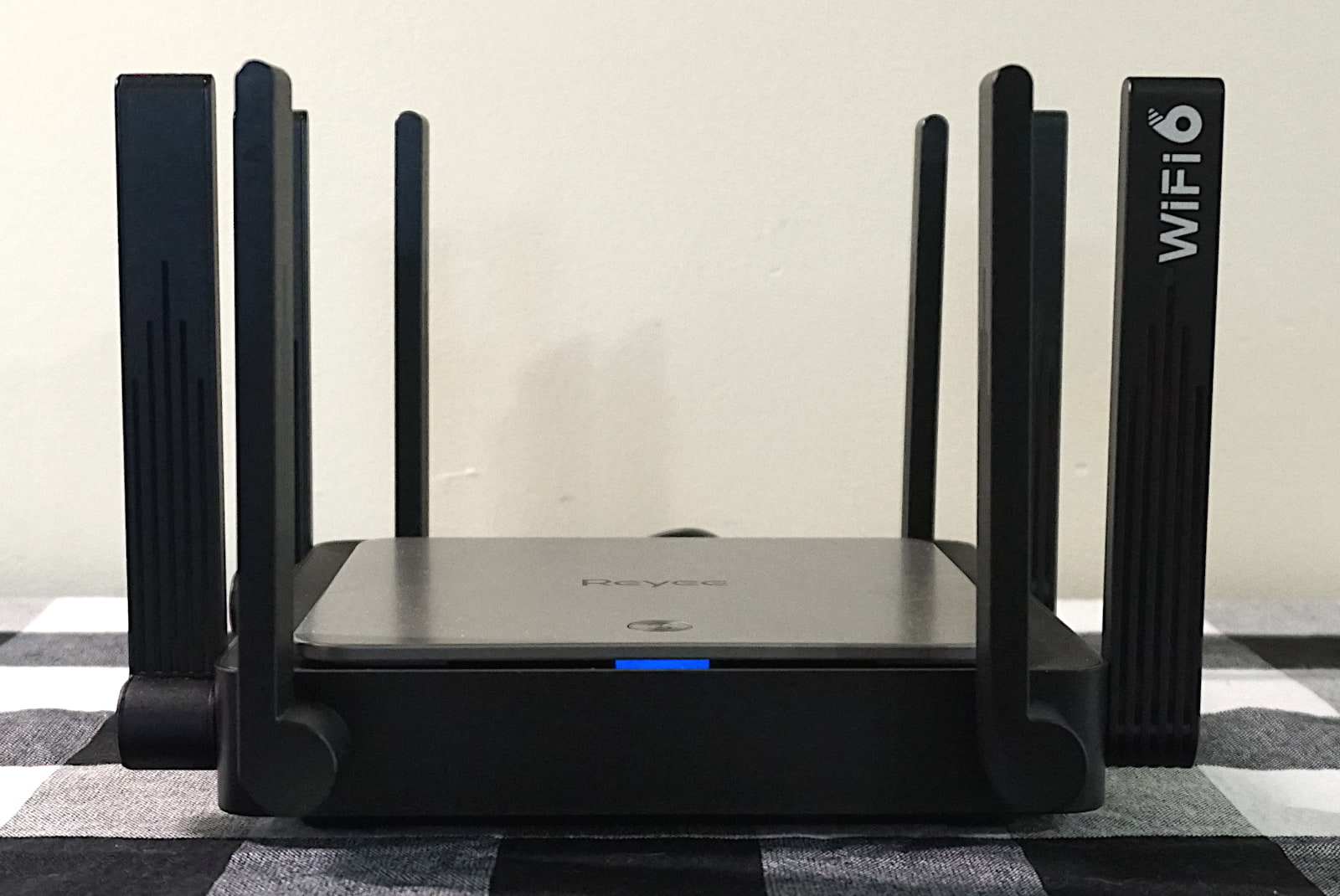 Front view of Reyee RG-E5 router