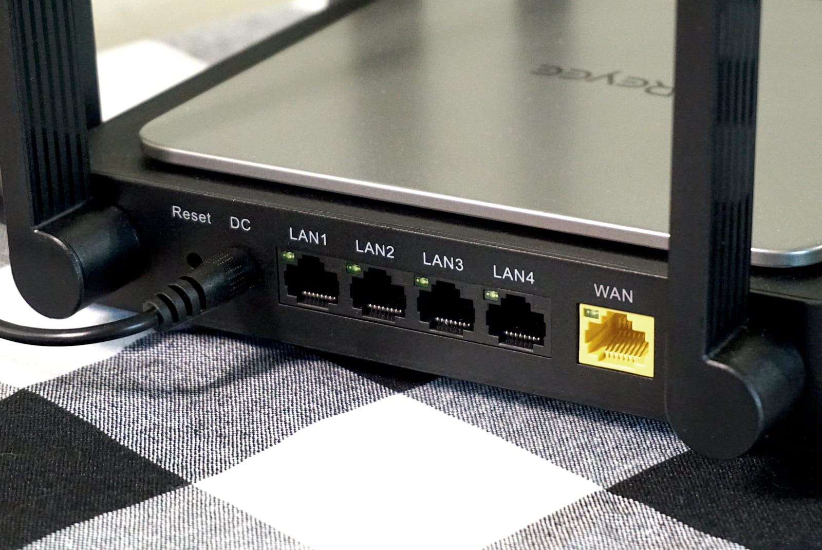 Four LAN ports and one WAN port of Reyee RG-E5 router
