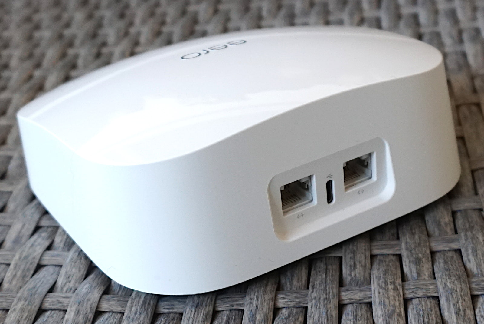 You can use the Eero Pro 6 Ethernet ports for a wired backhaul or any wired device.