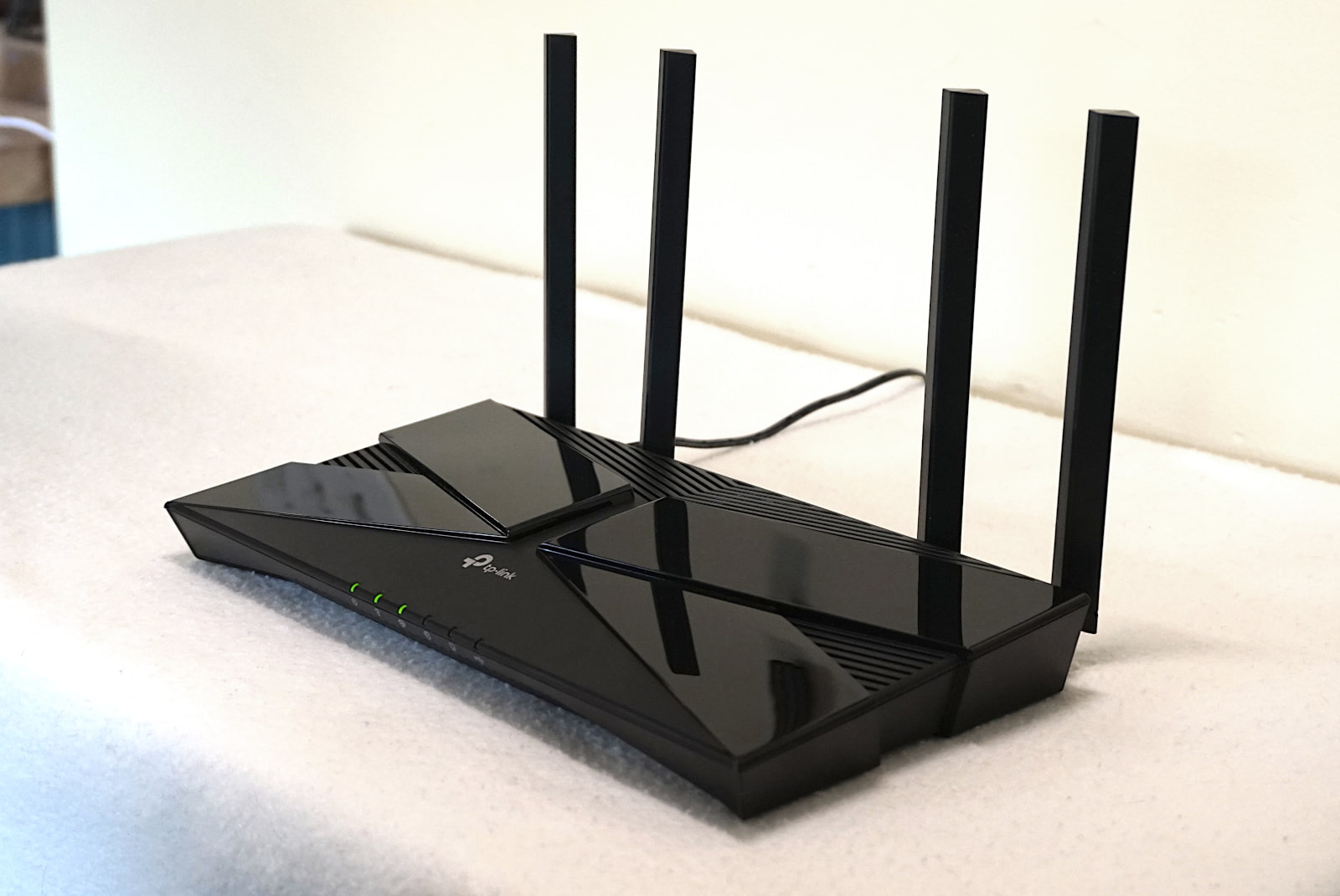 tp-link-archer-ax20-right-angle