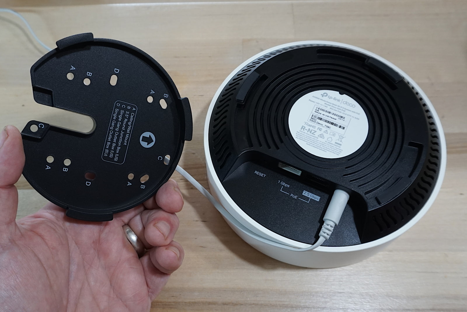 TP-Link-Deco-X50-PoE-removable-mount Back of Deco X50 PoE with wall mount removed