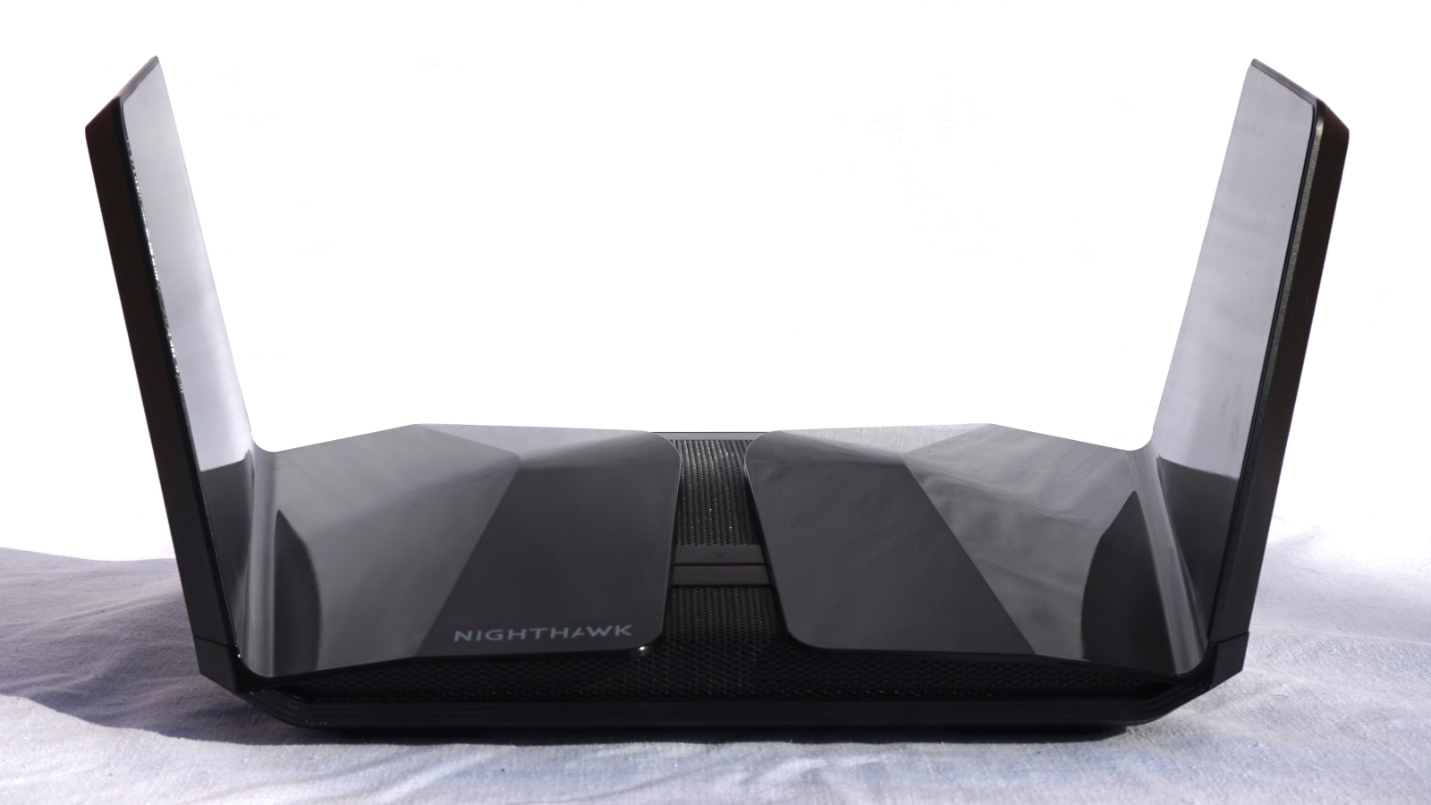 NETGEAR Nighthawk RAXE500 vs. RAX200: Which Router Is Right for