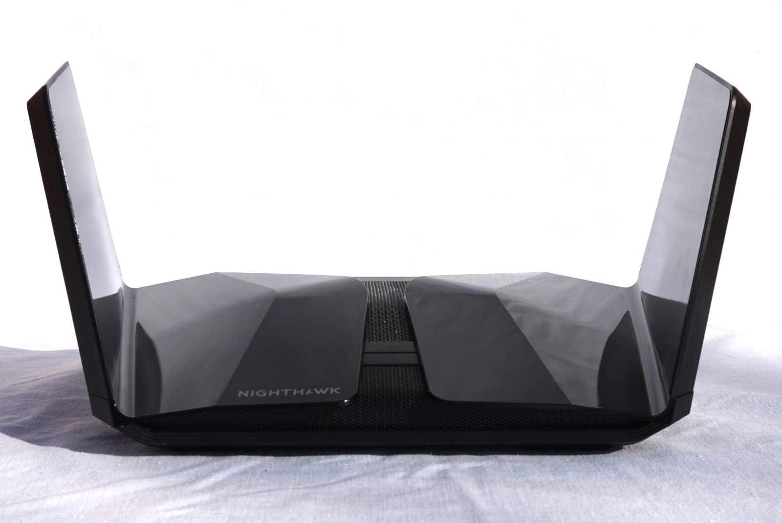 Troubled virkelighed Clip sommerfugl NETGEAR Nighthawk RAXE500 vs. RAX200: Which Router Is Right for You? |  HighSpeedInternet.com