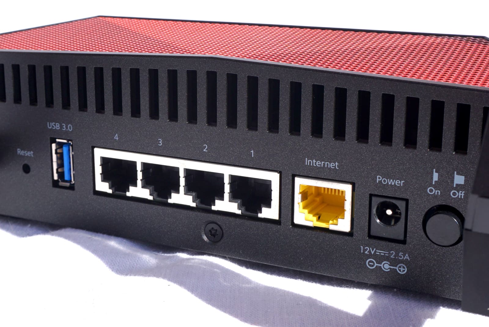 Ports on back of Nighthawk XR1000 router