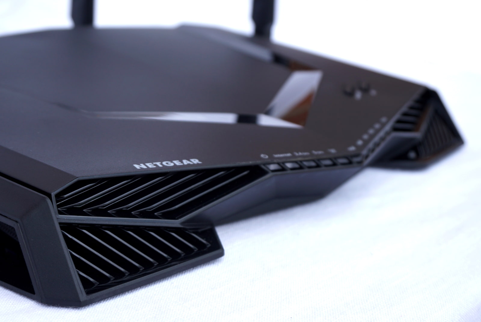 side view of netgear nighthawk xr500