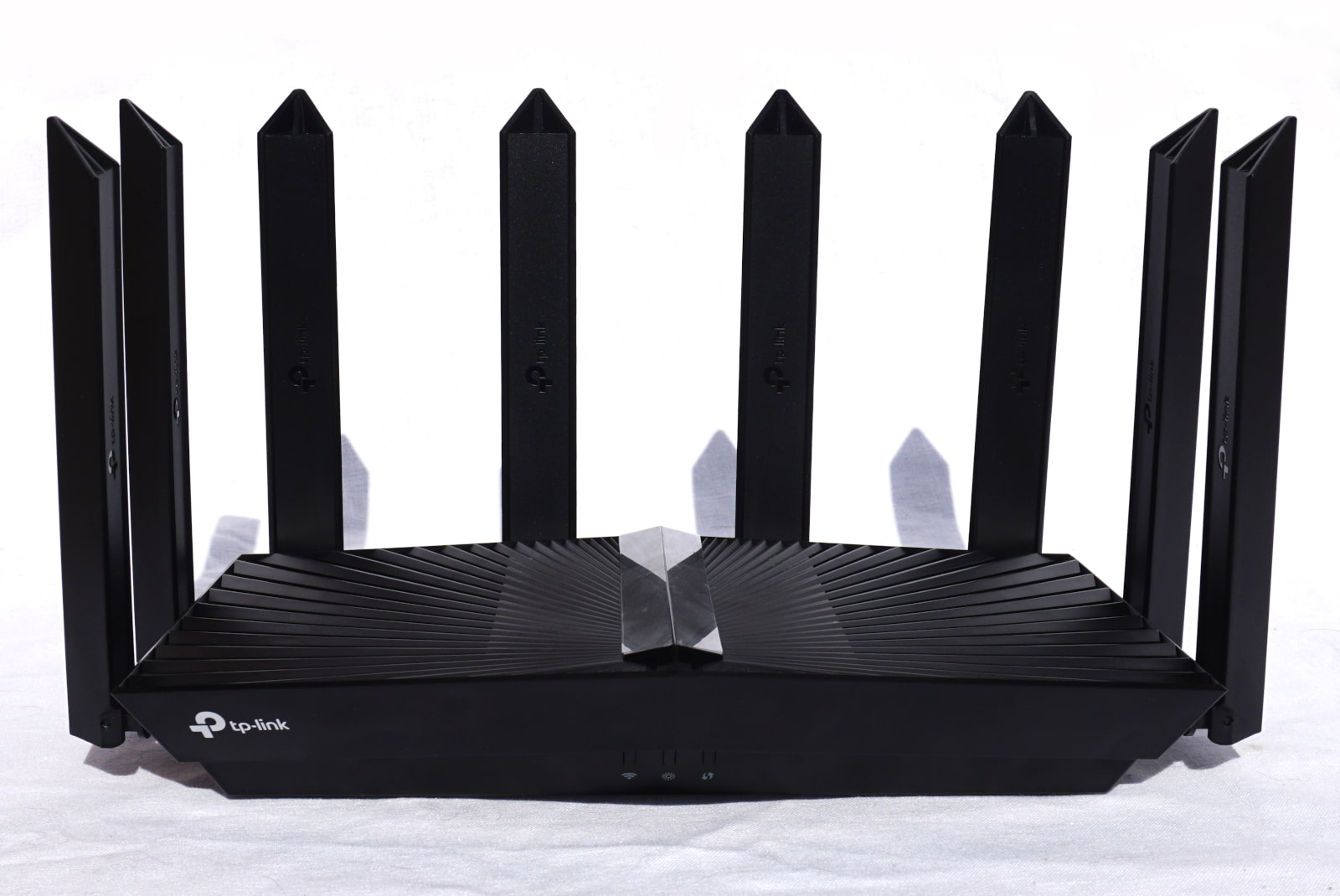 tp-link-archer-ax90-front-shot Front shot of TP-Link Archer AX90