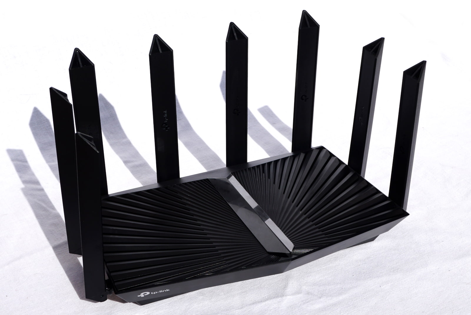 tp-link-archer-ax90-side-shot Top side view of AX90 router