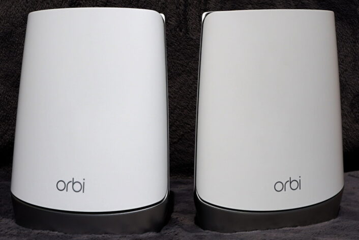 Foto frontal del sistema NETGEAR Orbi RBK752