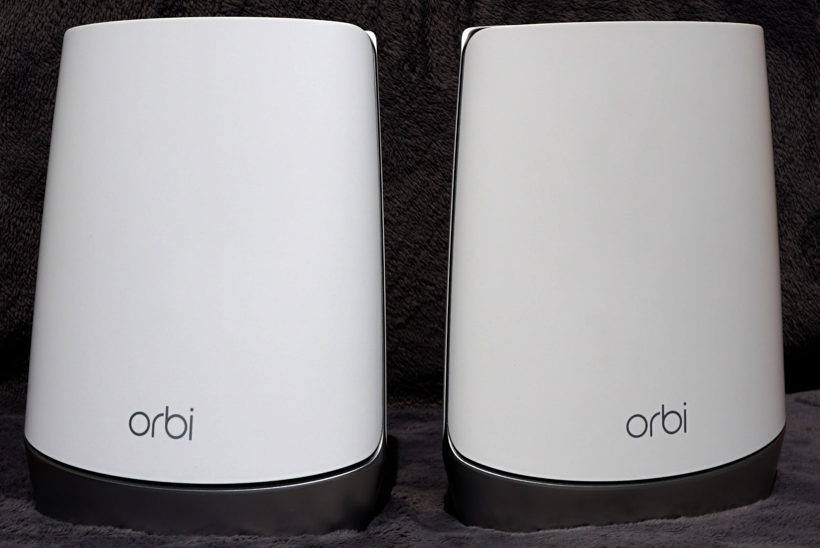 netgear-orbi-rbk752-system Front shot of NETGEAR Orbi RBK752 system