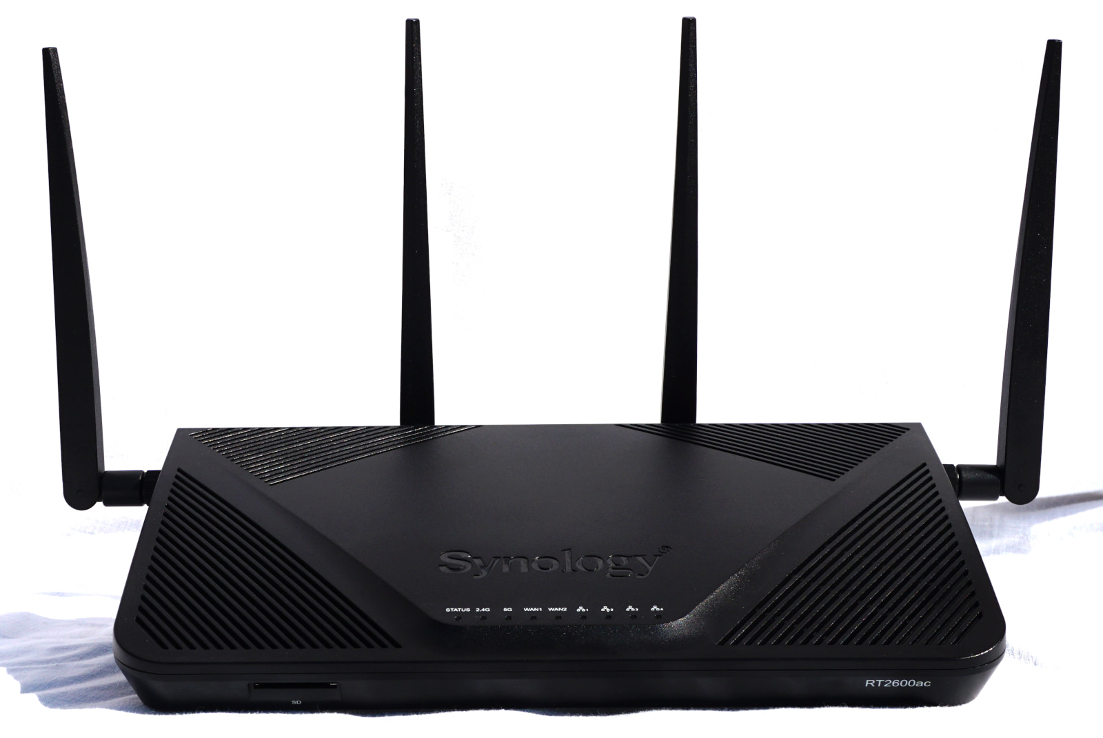 Front shot of Synology RT2600ac router