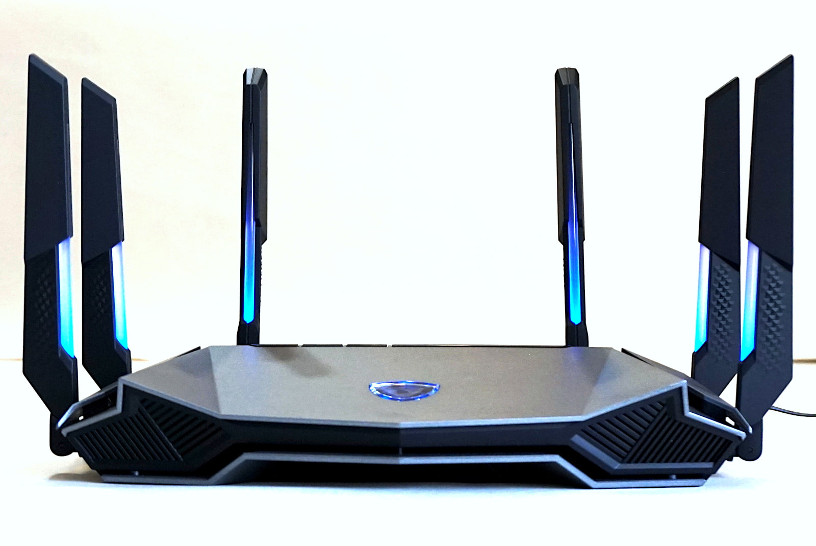 msi-radix-graxe66-front-shot msi-radix-graxe66-front-shot