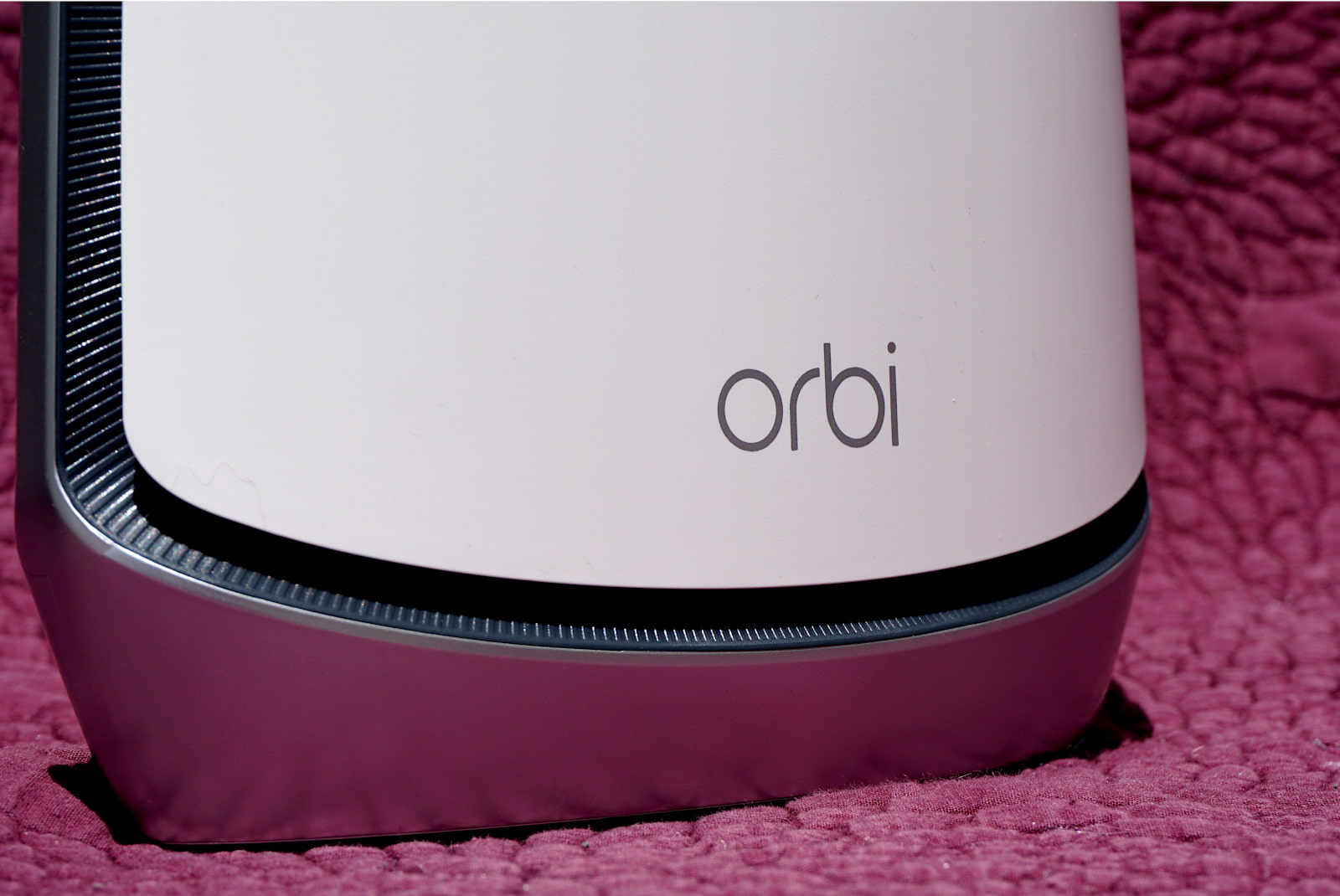 orbi-rbk853-logo Bottom of Orbi RBK853 router showing logo