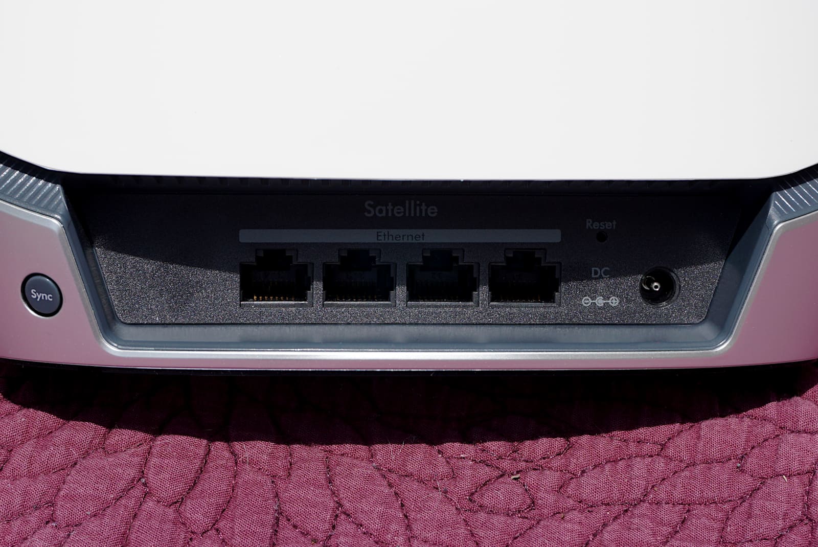 orbi-rbk853-satellite-ports Ports on Orbi RBK853