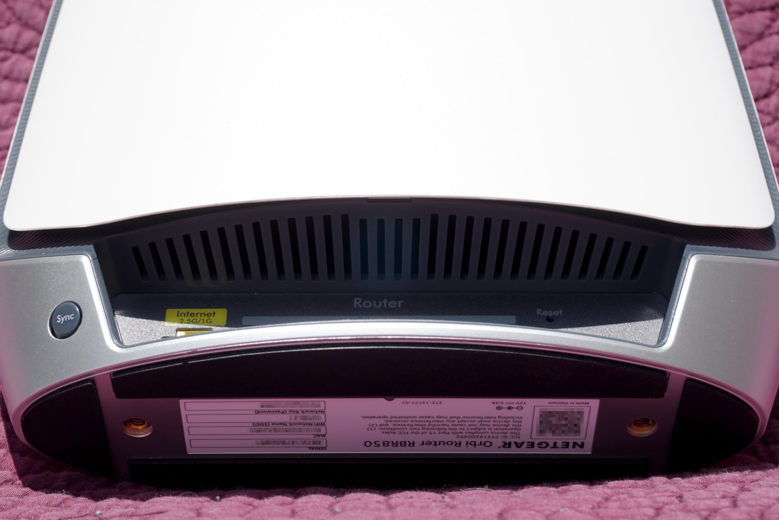 orbi-rbk853-vent Vent on rear of Orbi RBK853 router