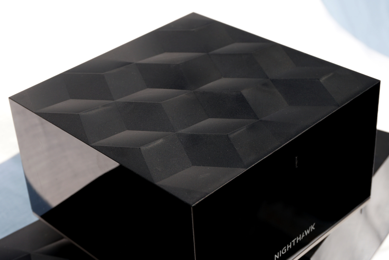 netgear-nighthawk-mk83-pattern Top view of Nighthawk MK83 unit showing pattern