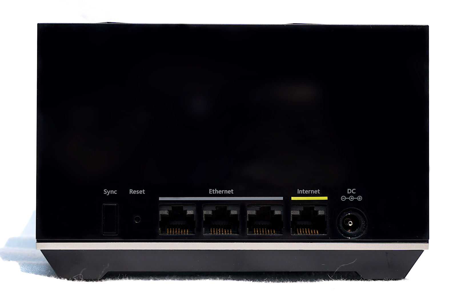 netgear-nighthawk-mk83-router Rear of Nighthawk MK83 unit showing multiple ports