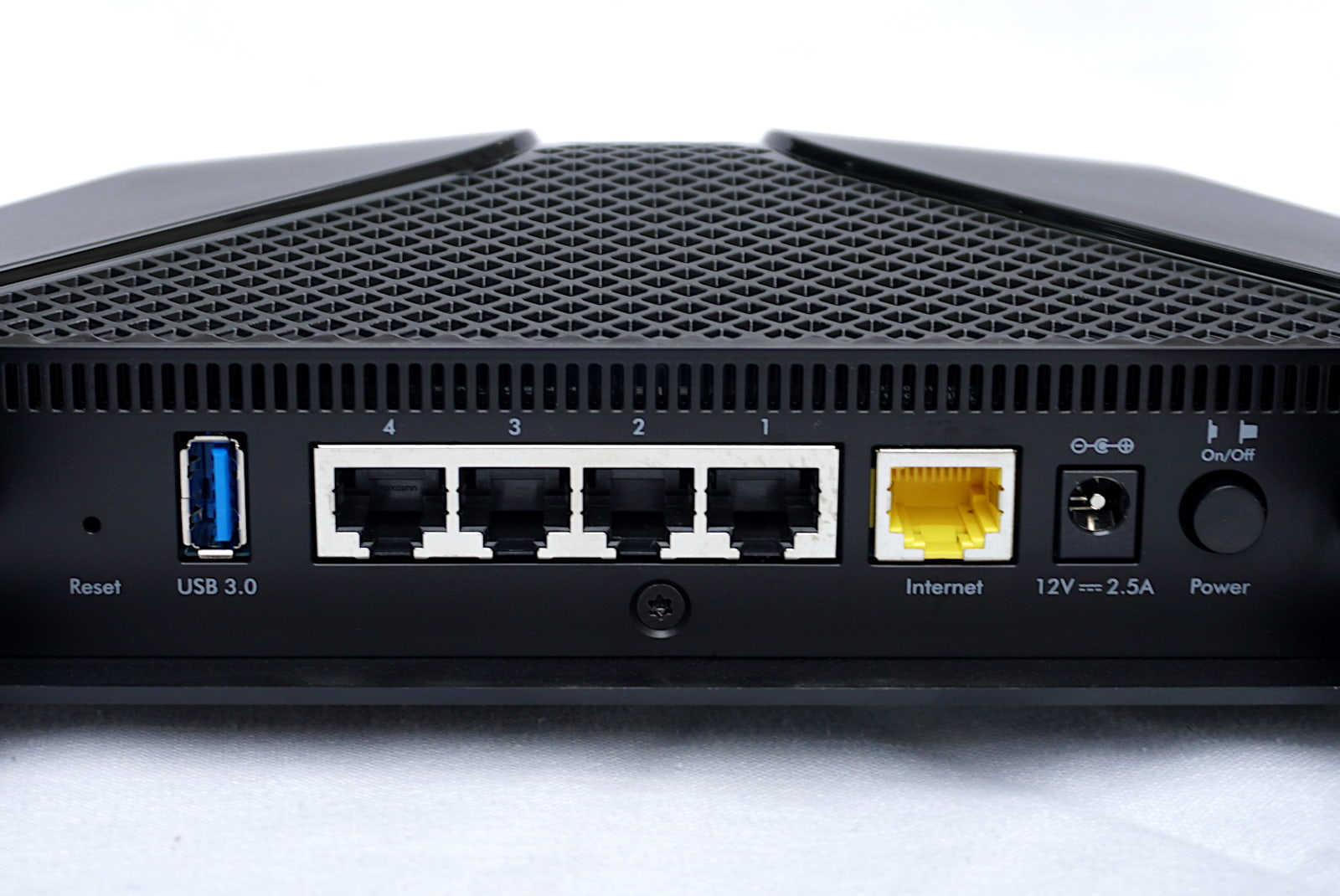 netgear-nighthawk-rax50-ports Rear of Nighthawk RAX50 showing ethernet and USB ports