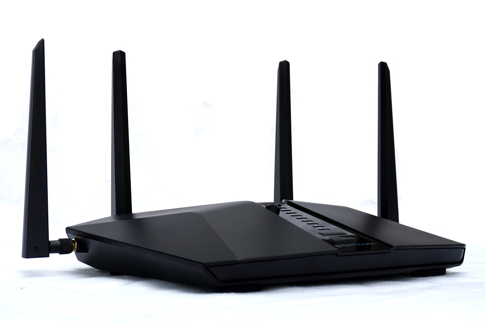 netgear-nighthawk-rax50-side Side view of NETGEAR Nighthawk RAX50