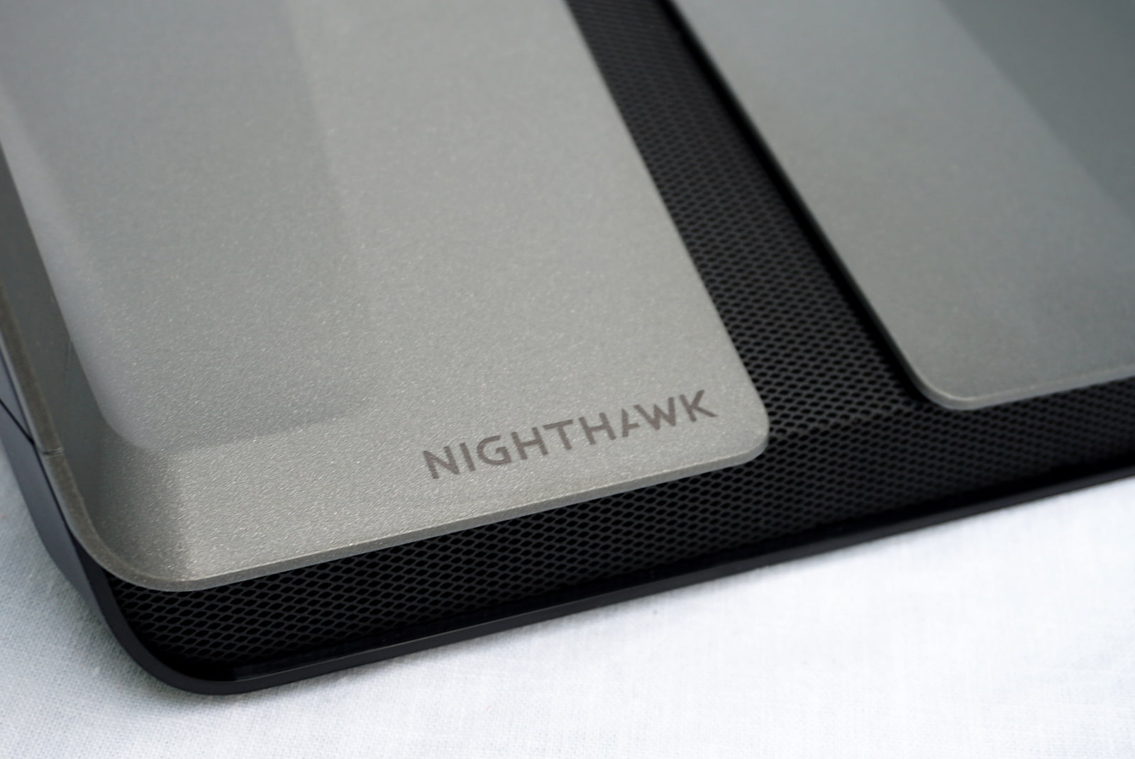 nighthawk rax80 netgear logo close up of logo on nighthawk rax80