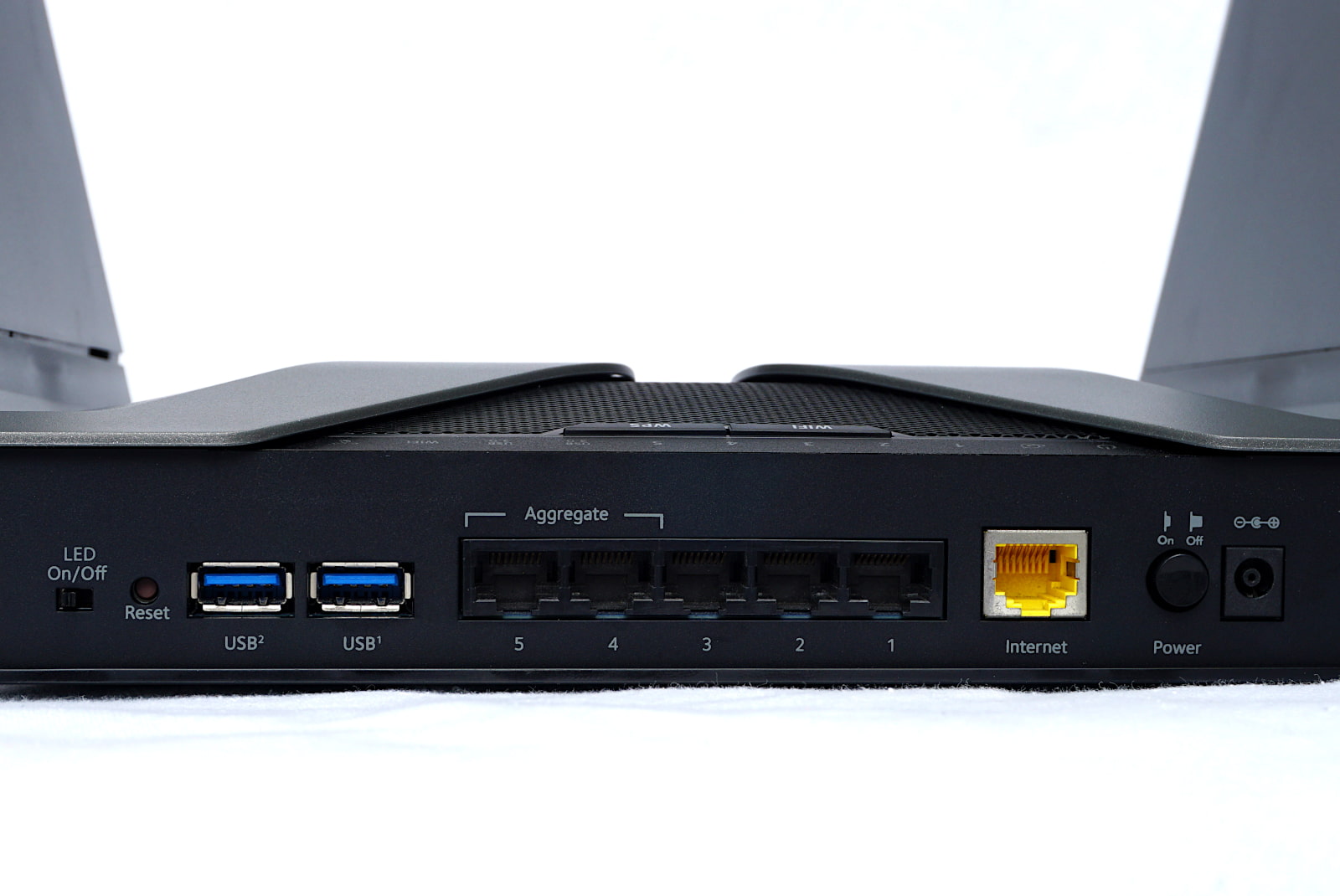 nighthawk-rax80-ports side view of nighthawk rax80 ports