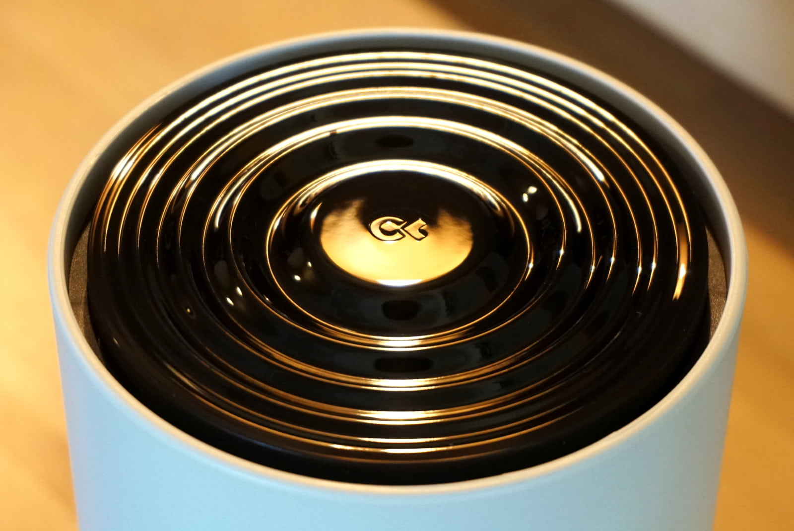 deco-xe75-pro-ripple-lid Top of unit with ripple design