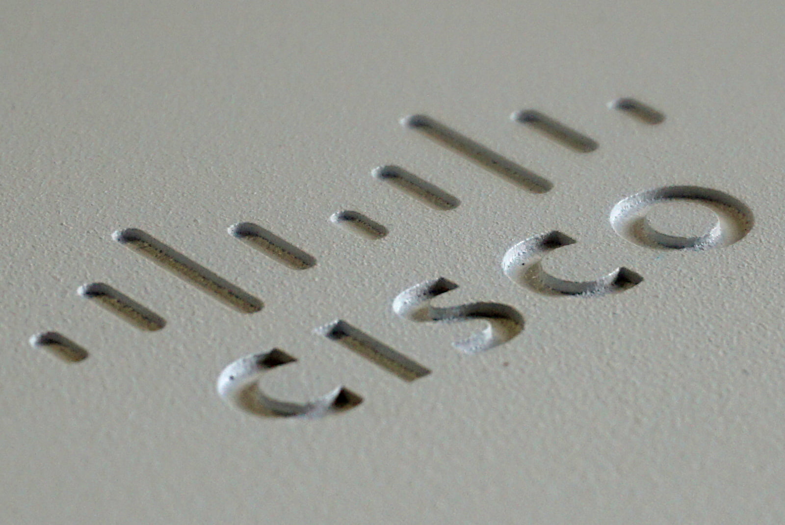 meraki-go-gx50-cisco-logo Cisco logo on top of device
