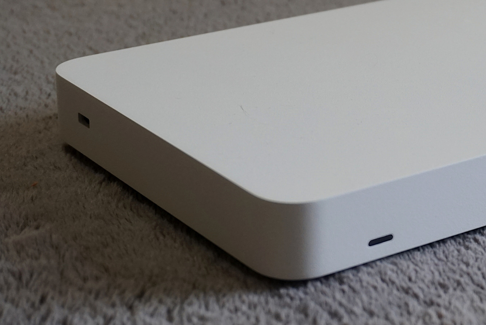 meraki-go-gx50-kensington-lock Kensington lock on Cisco Meraki Go GX50 firewall