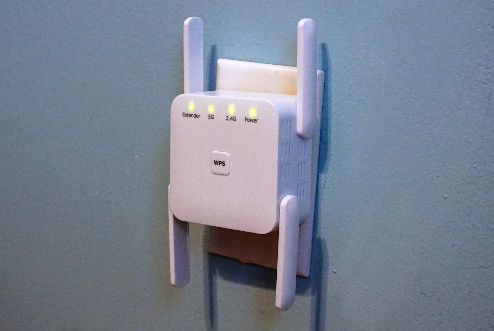 Encalife Wifi extender mounted to wall
