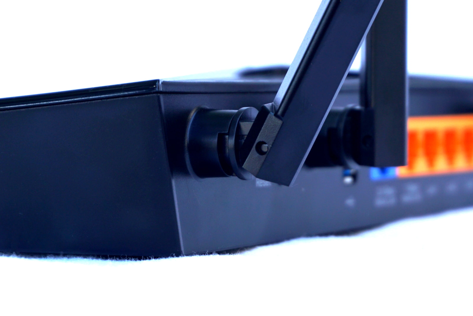 tplink-archer-ax3000-pro-antennas close up shot of tp-link archer ax3000 antennas