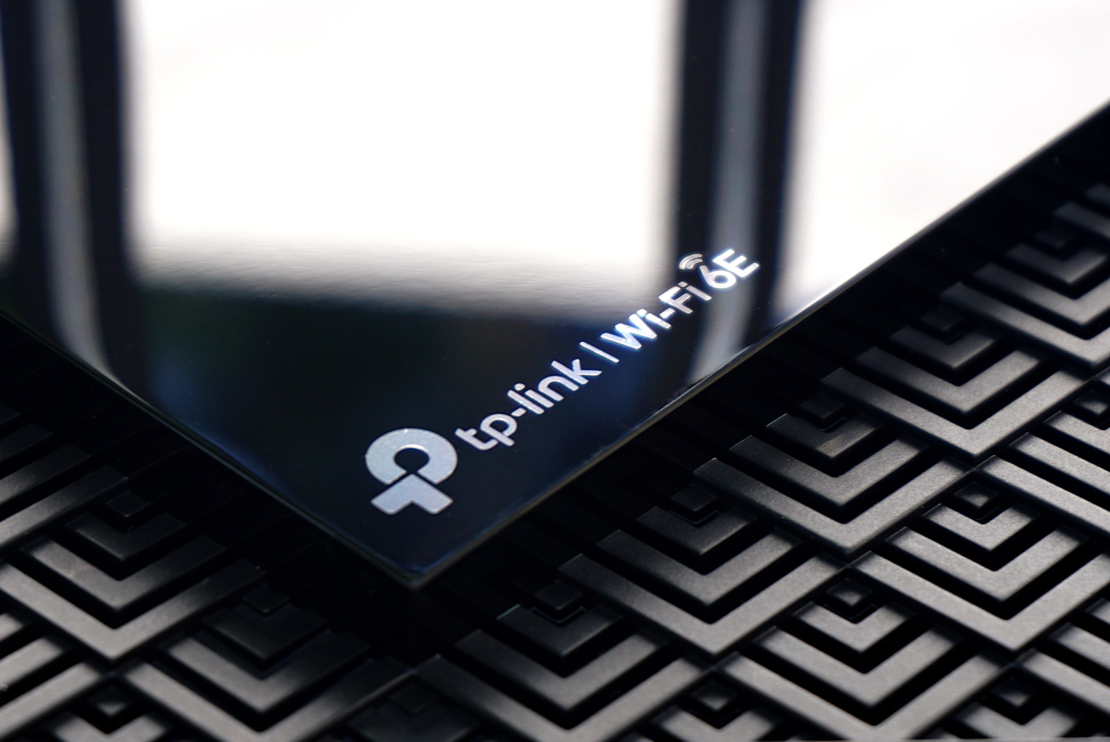 tplink-archer-axe75-logo TP-Link logo on corner of device