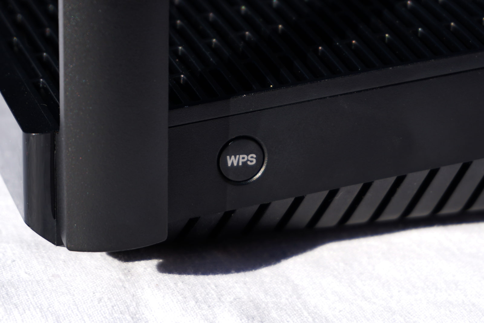 WPS button on the right side of Hydra Pro 6E router