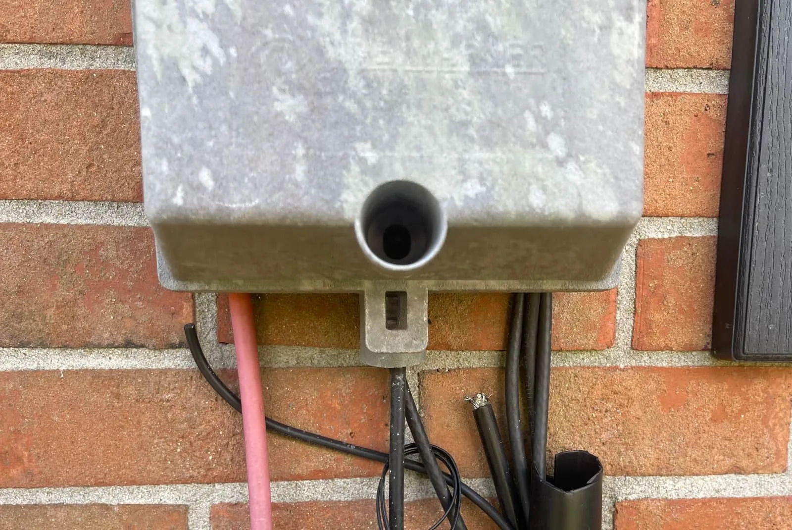 cable-internet-service-box (2)-min