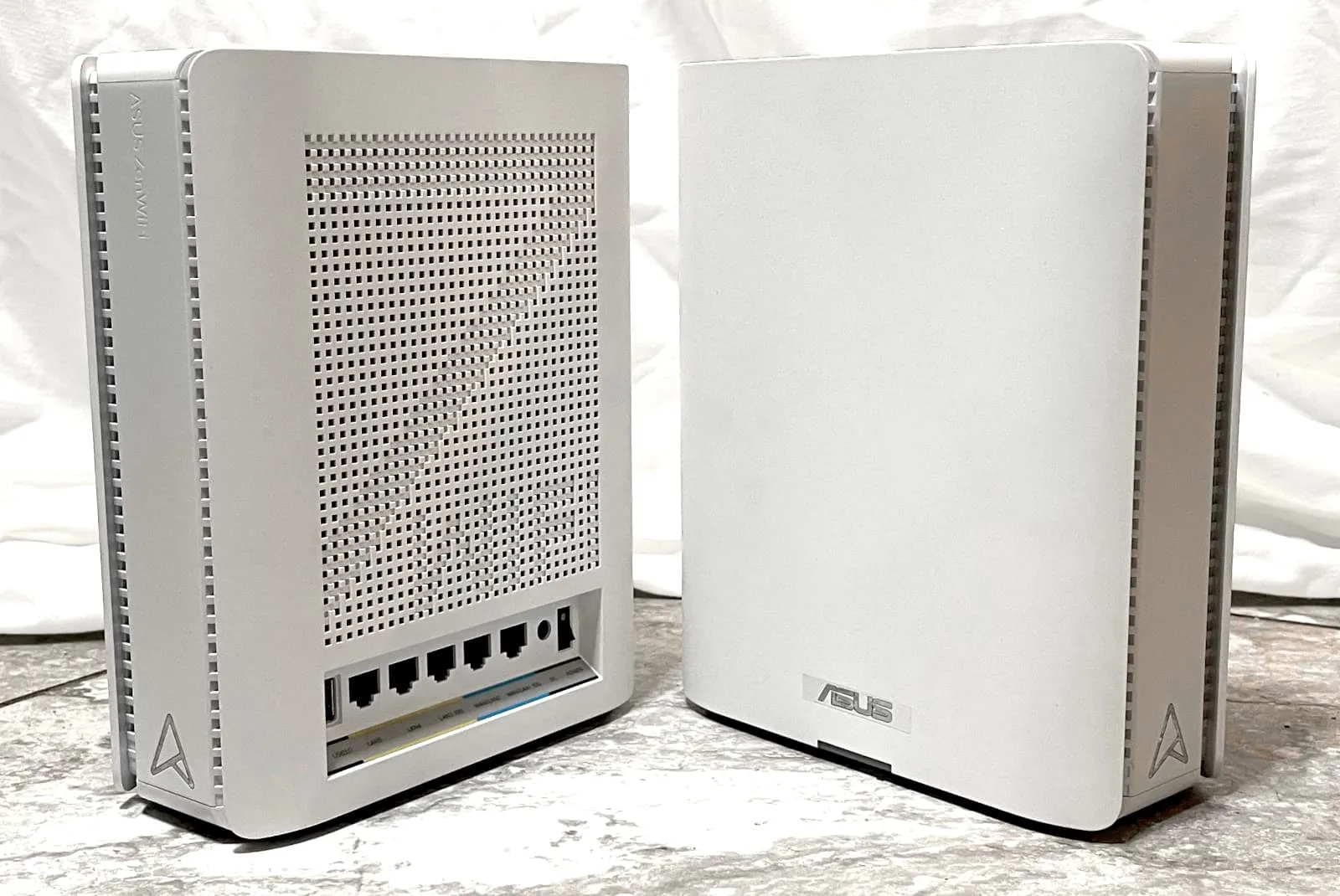 ZenWiFi BQ16 Pro router hero shot