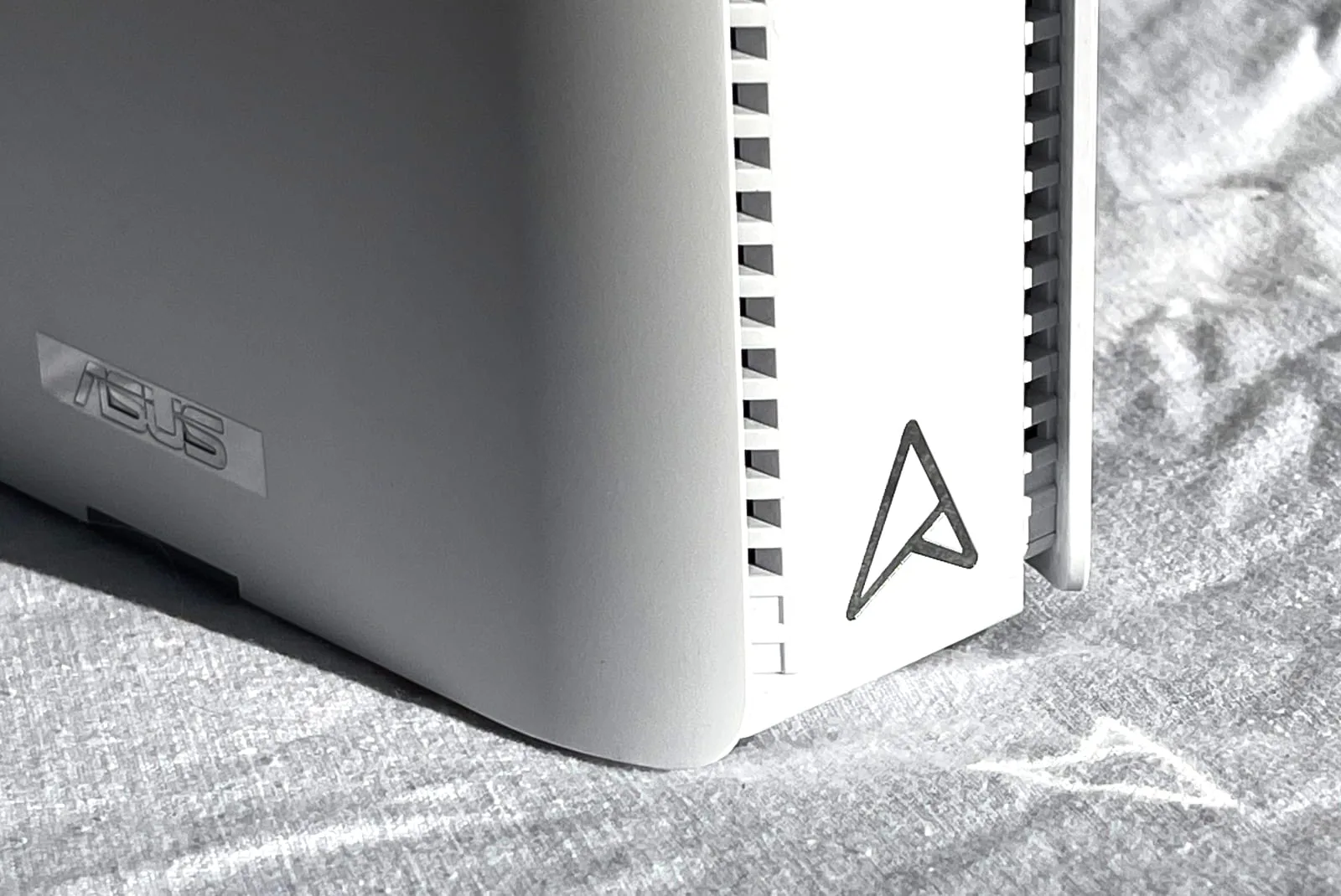 ZenWiFi BQ16 Pro closeup shot with logo