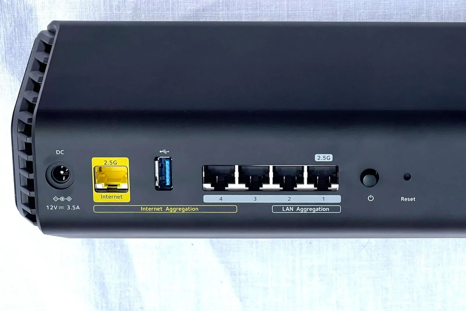 NETGEAR Nighthawk RS500 port closeup