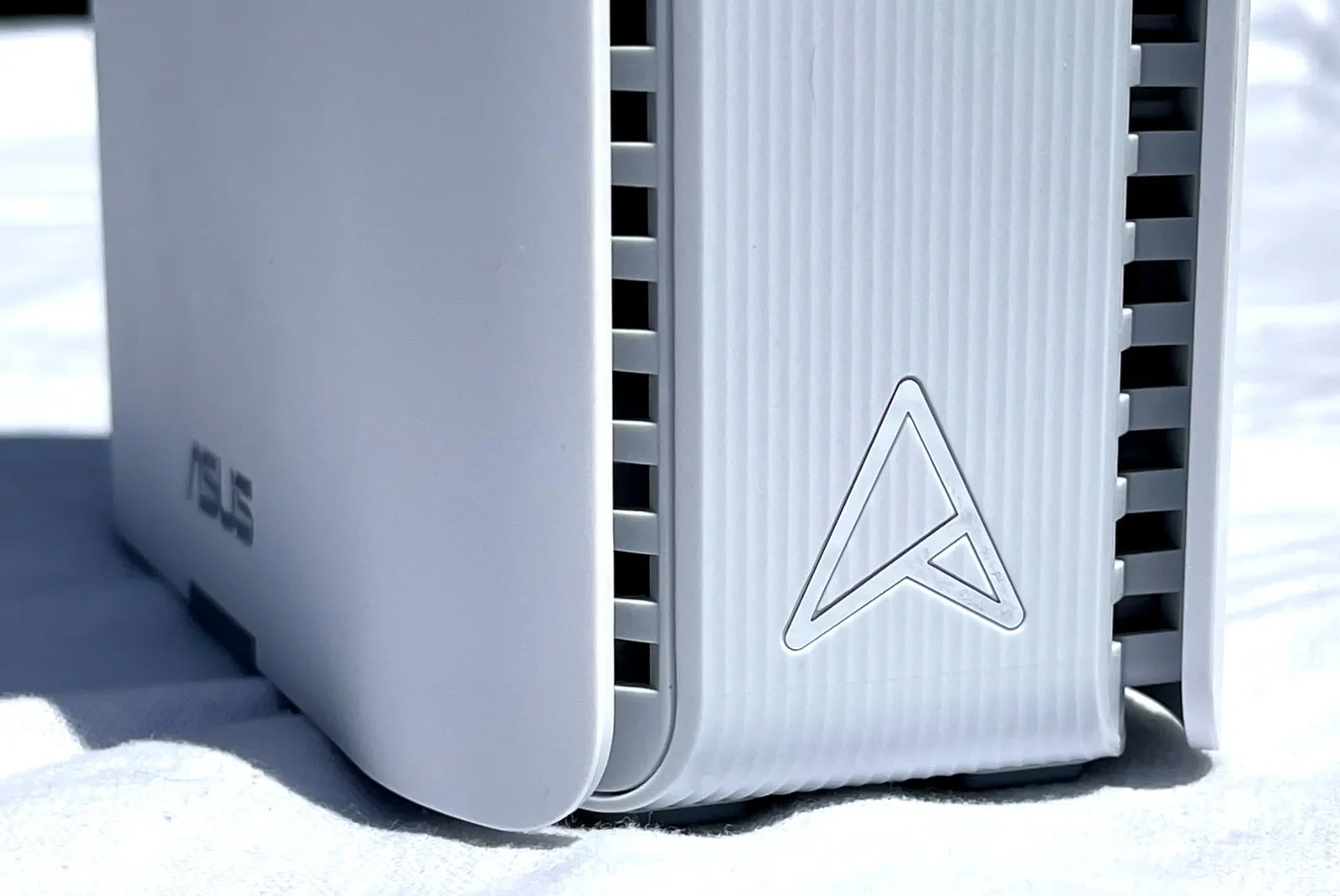 ASUS ZenWiFi BT10 logo closeup